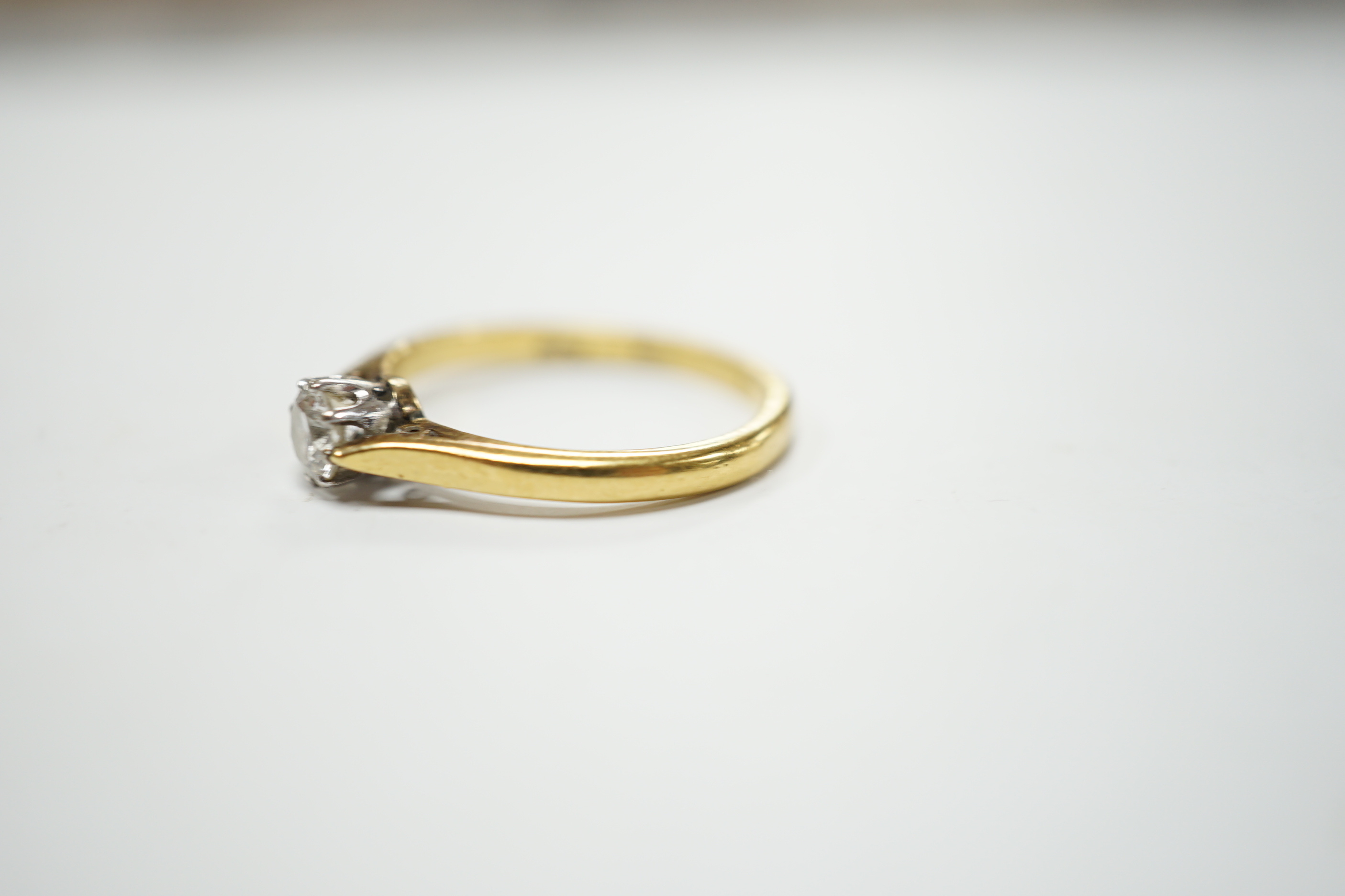 An 18ct, plat and solitaire diamond ring, size O, gross weight 3.1 grams.